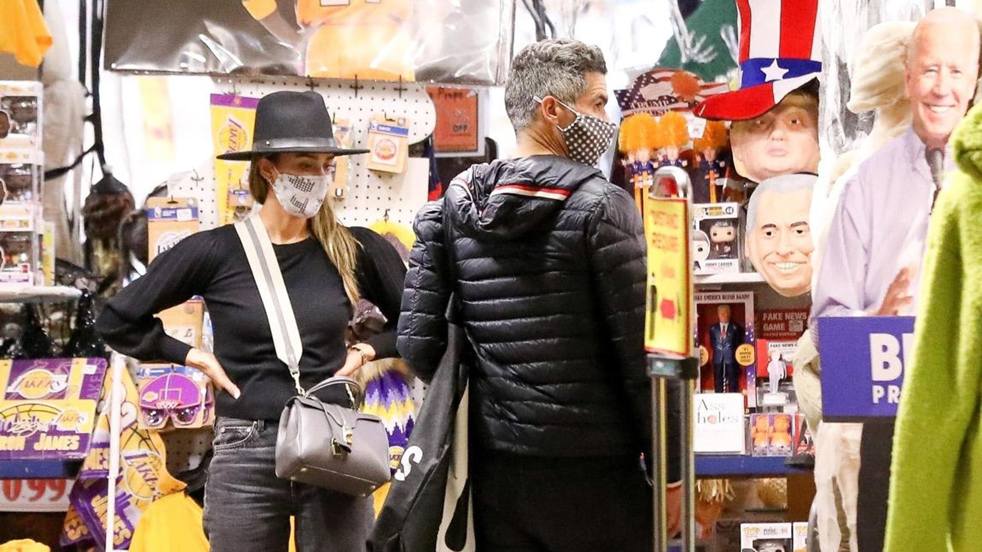 Jessica Alba and Cash Warren last-minute Halloween shopping