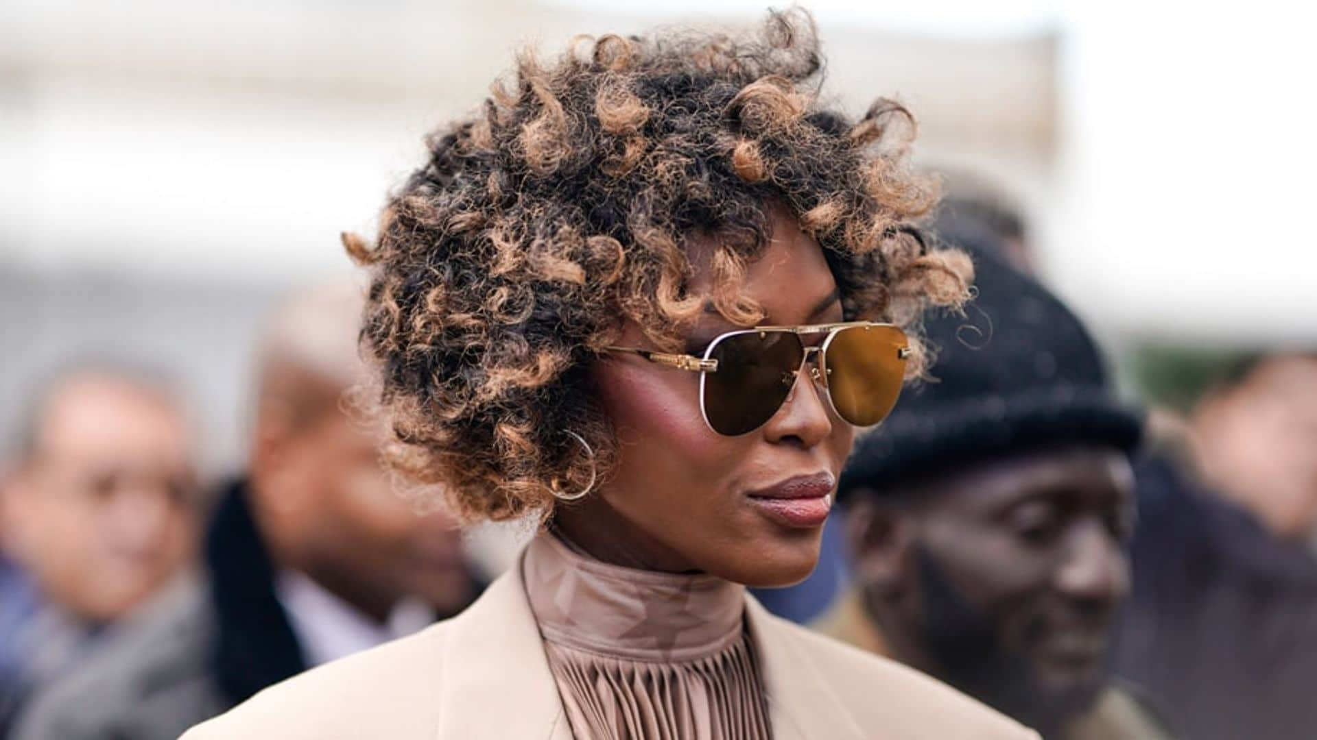 Naomi Campbell curly hair