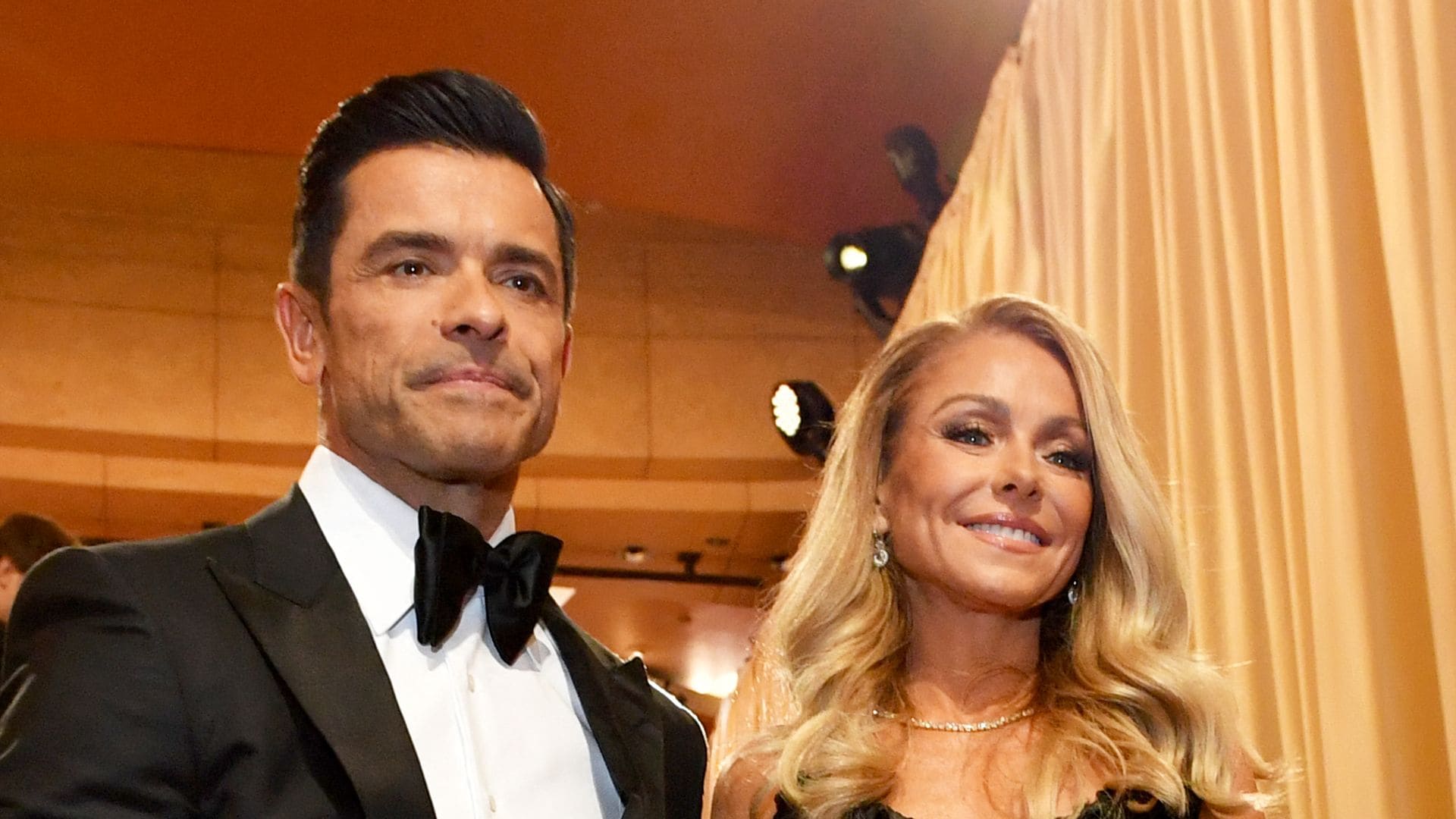 Mark Consuelos encourages people to boo Kelly Ripa's controversial statement