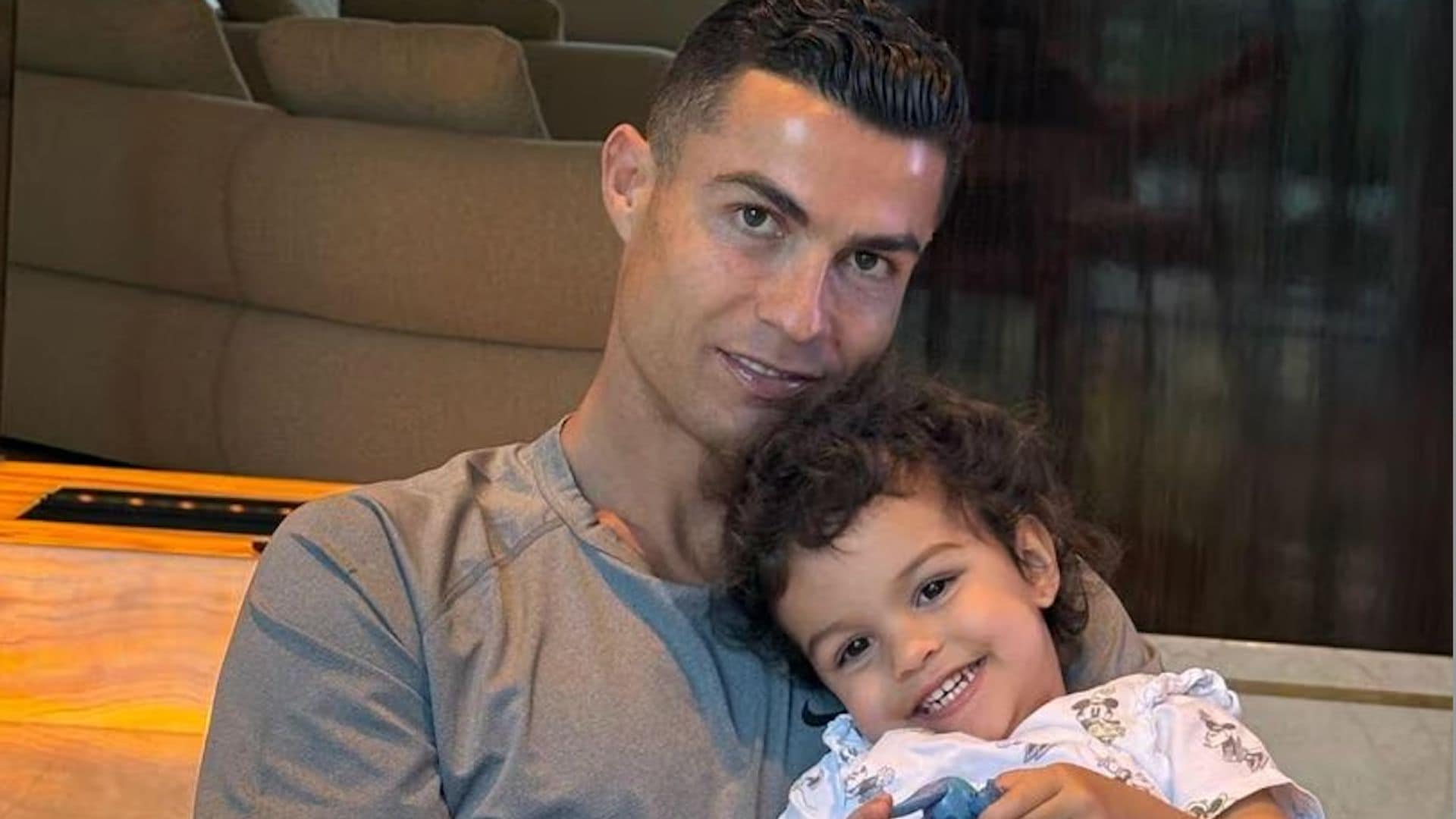 Cristiano Ronaldo melts hearts with new photo of Bella Esmeralda before Christmas