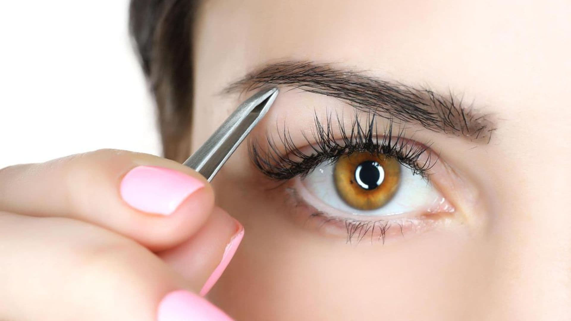 Pluck your eyebrows at home like an expert in 6 easy steps