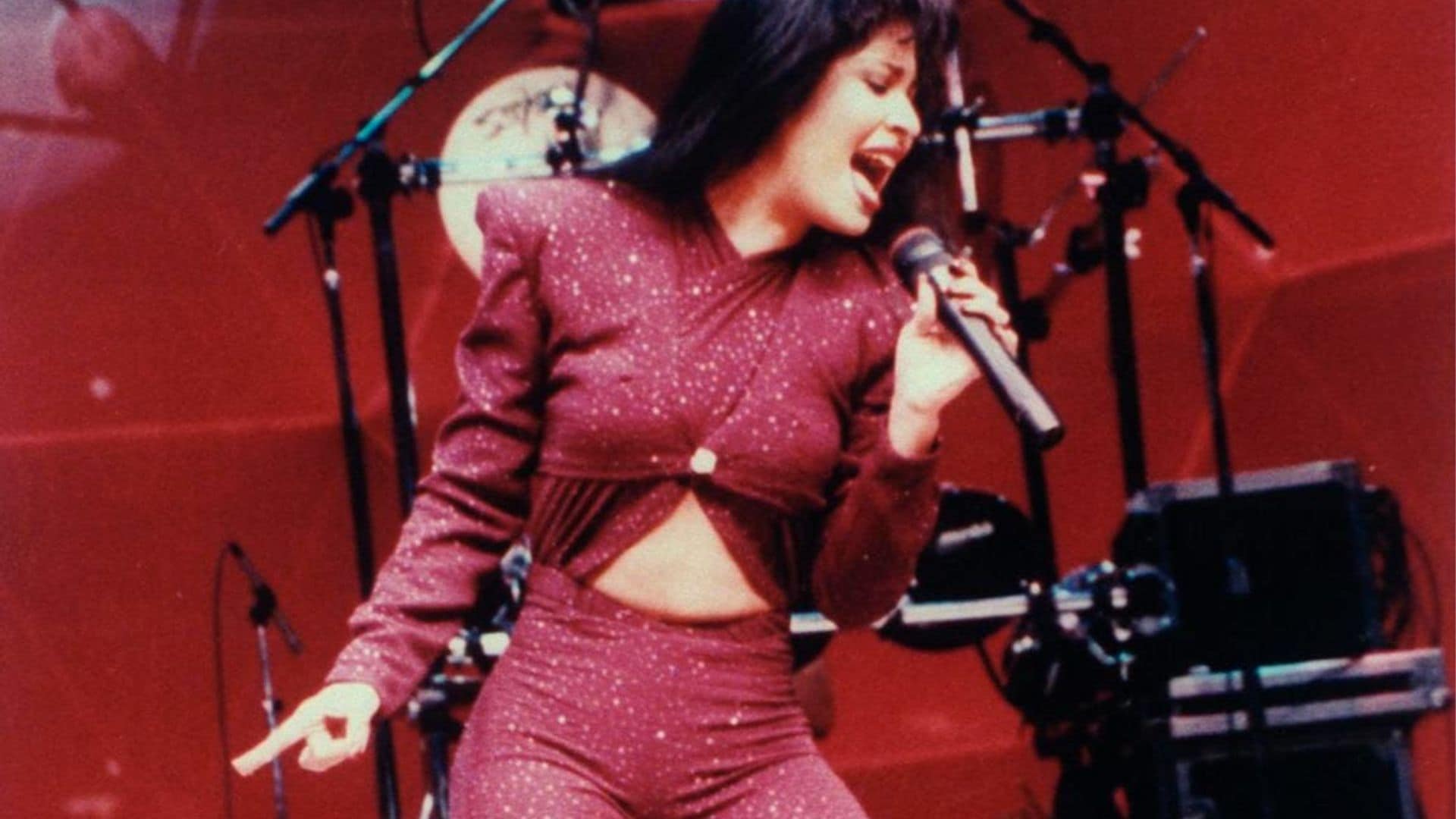 7 trends Selena Quintanilla rocked in the ‘90s that are still iconic