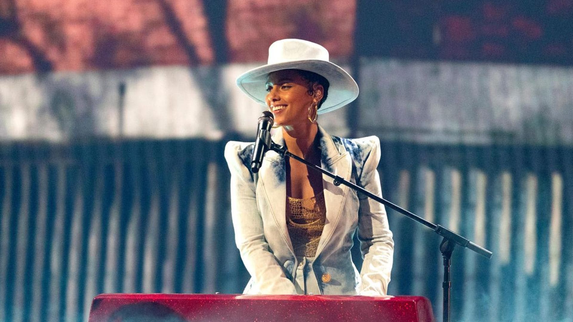 Alicia Keys praises 11-year-old son after playing the piano in front of 17,000 people