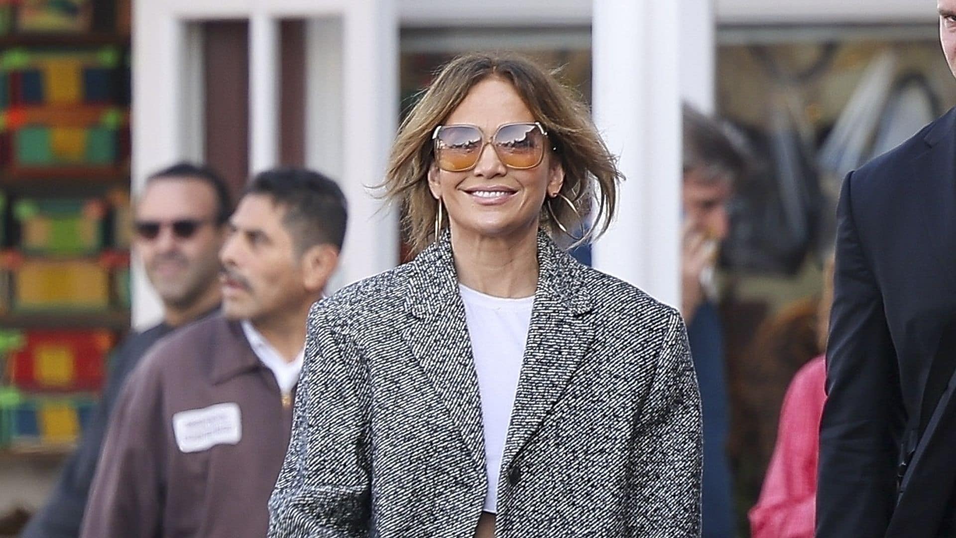 Jennifer Lopez and her handsome bodyguard channel holiday romcom vibes [VIDEO]