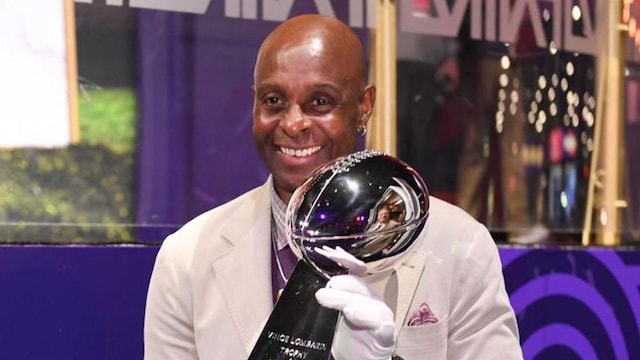 Jerry Rice with the Vince Lombardi Trophy