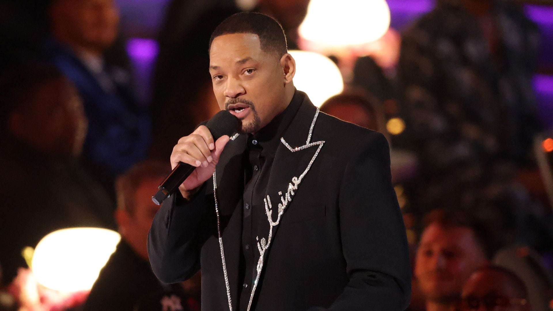 Will Smith faces mixed reactions at his first awards show since the Oscars scandal.