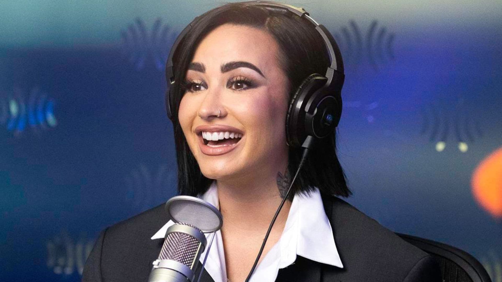 Demi Lovato reveals her first email address paid homage to Kelly Clarkson