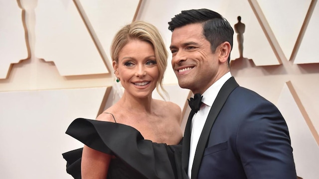 Mark Consuelos Flashes Kelly Ripa while daughter Lola stuns in a white bikini selfie