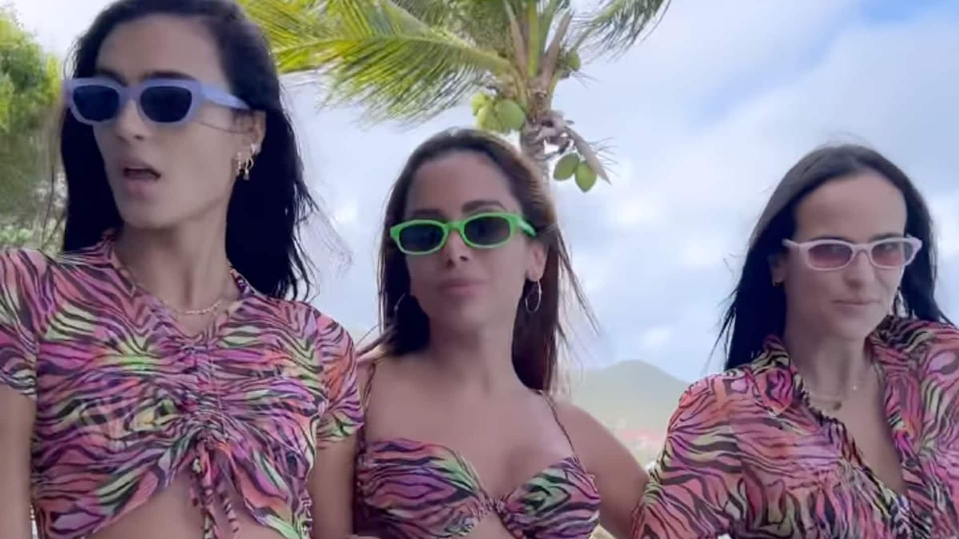 Anitta and her sisters wear matching outfits in birthday video
