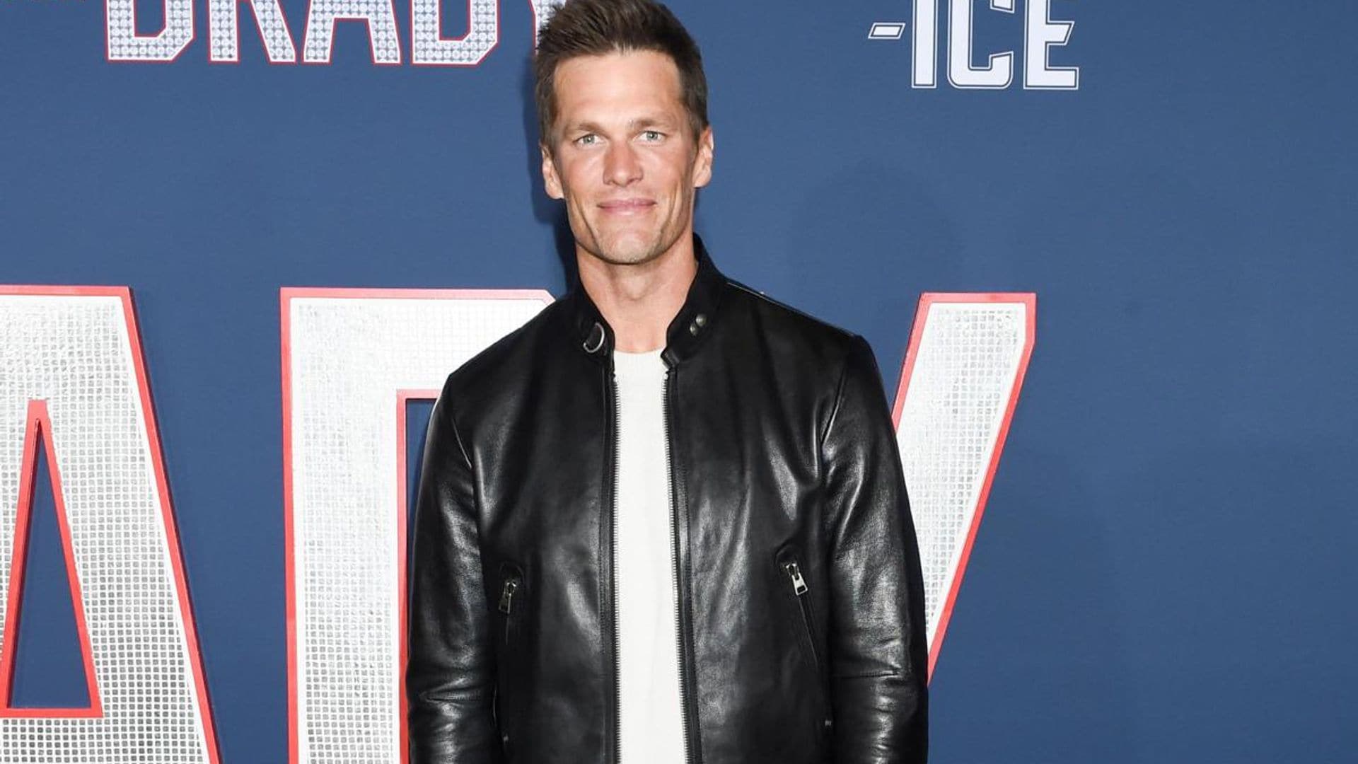 Tom Brady enjoys winter in his bathing suit with his kids