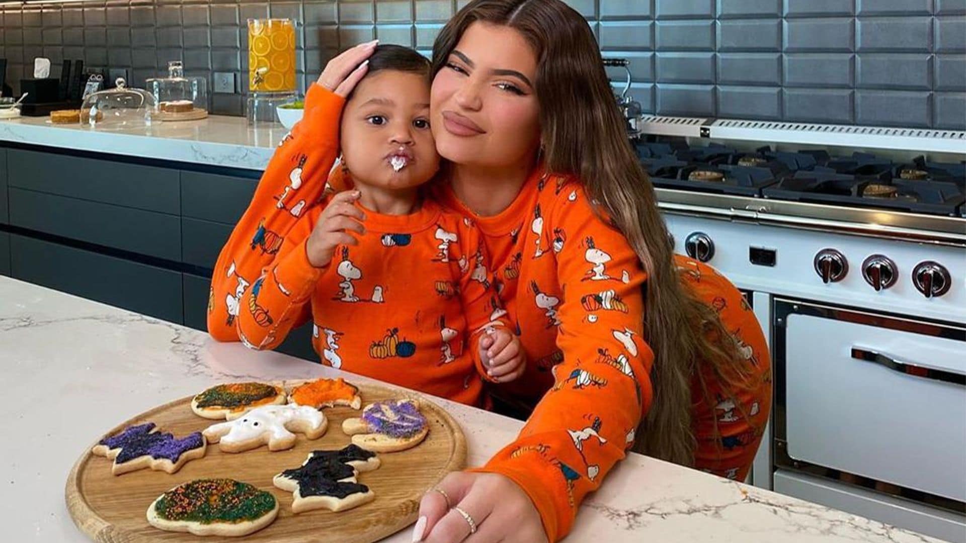 Kylie Jenner decorates Halloween cookies with Stormi