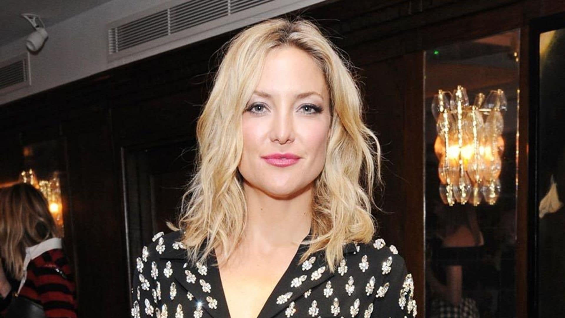 Kate Hudson allowed her son Bingham to do her makeup and the results could start a new trend