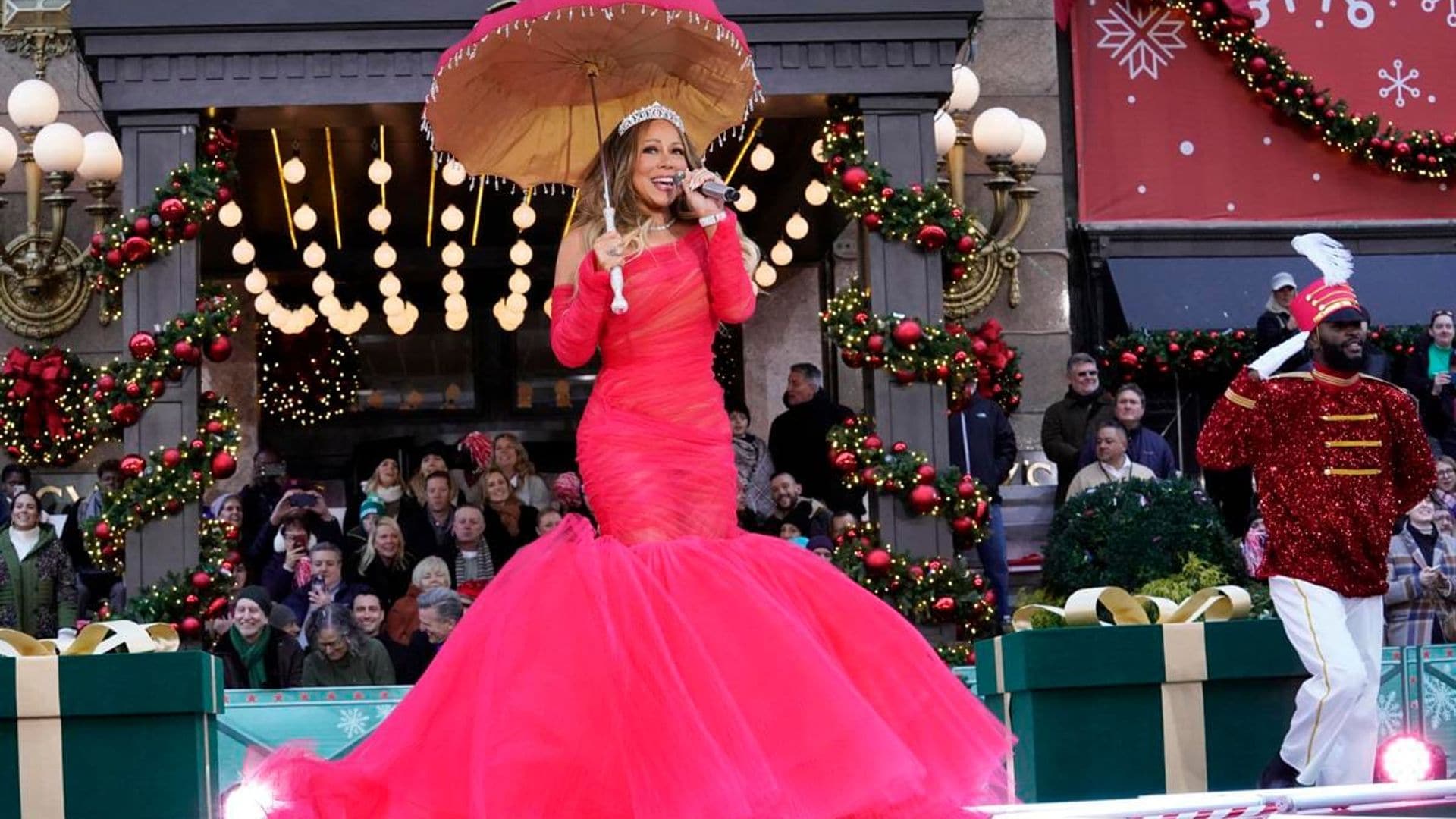 Macy’s Thanksgiving Day Parade 2022 Photos: Leah Michelle, Mariah Carey, and more