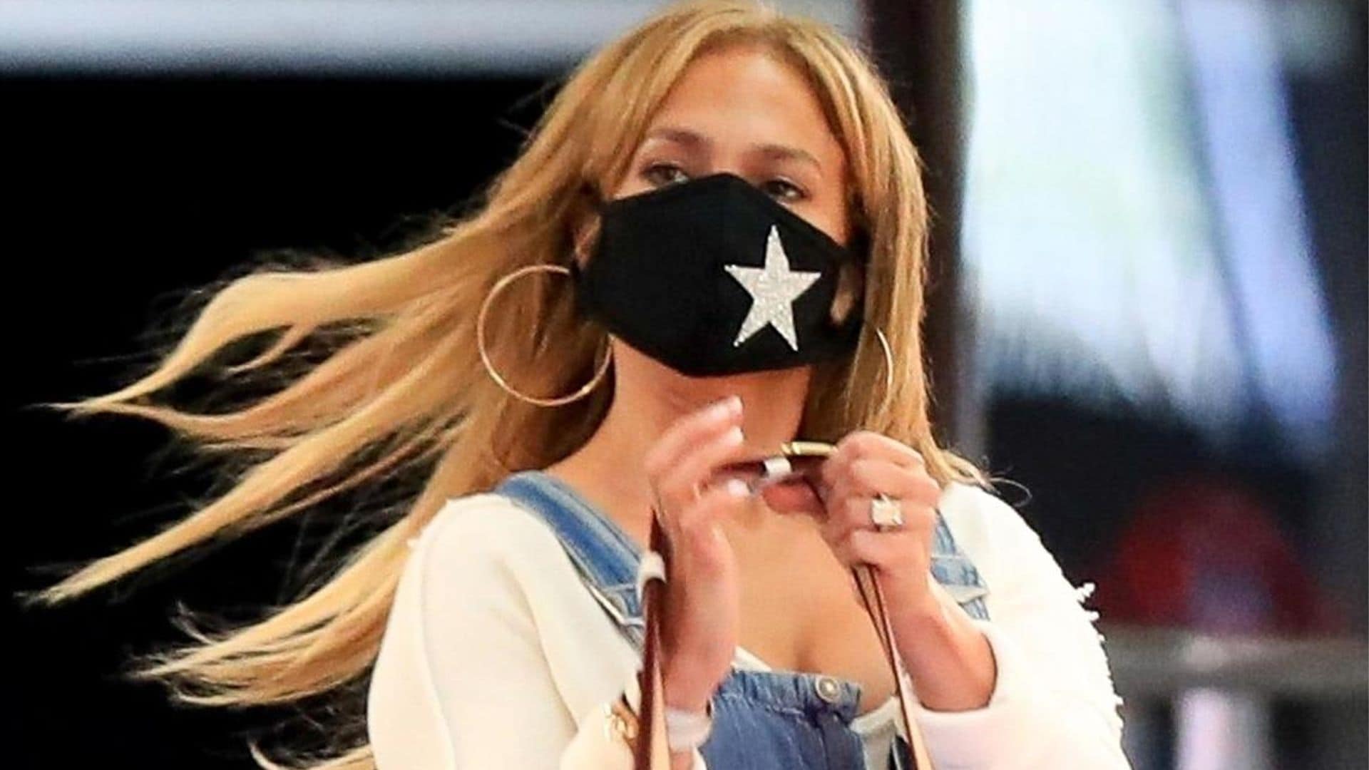 Jennifer Lopez with "Vote" tote