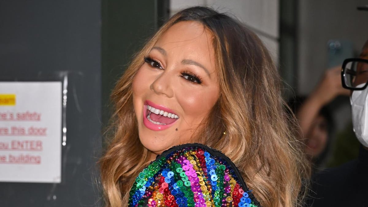 Mariah Carey shares a rare makeup-free selfie