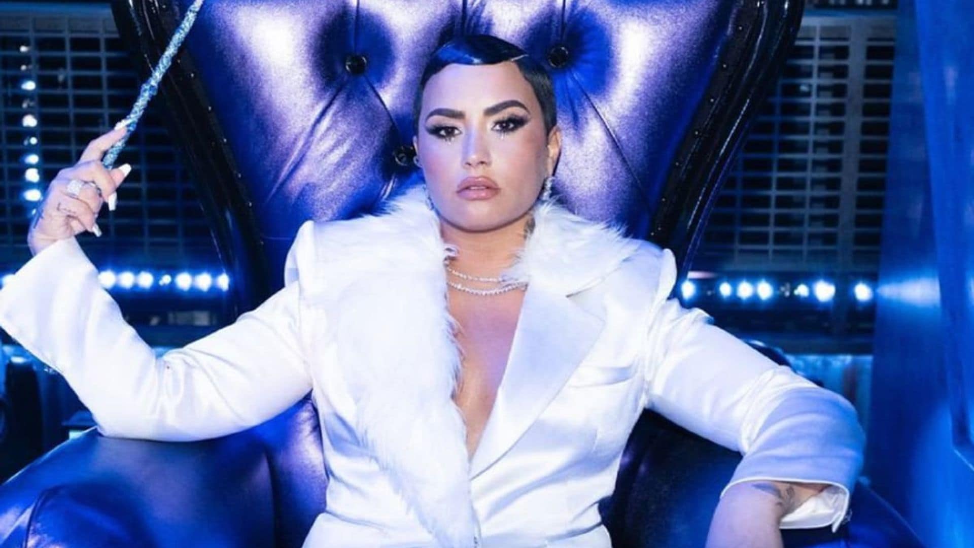 Demi Lovato shares bathtub selfie and opens up about self-acceptance