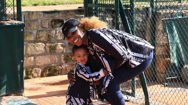 Serena Williams and daughter Olympia posing together