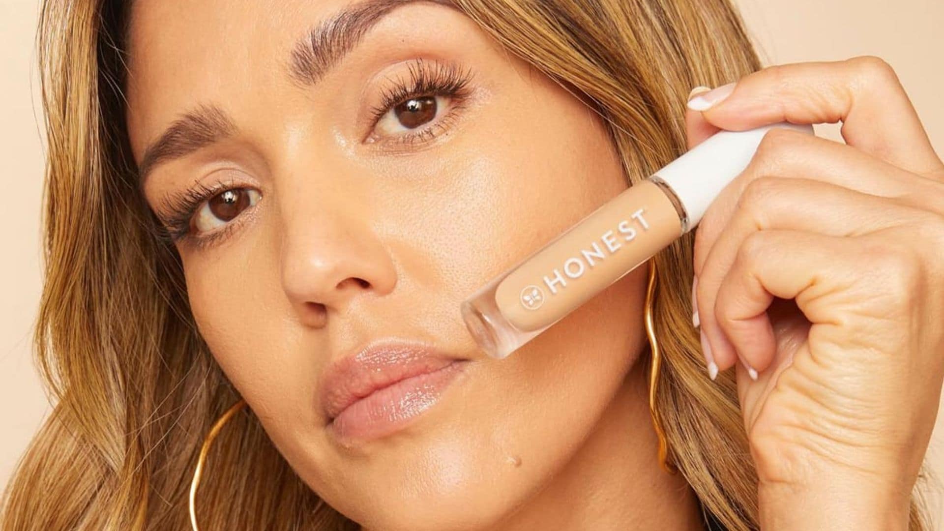 Honest Beauty founder Jessica Alba wants you to show your flex with the brand’s latest innovation