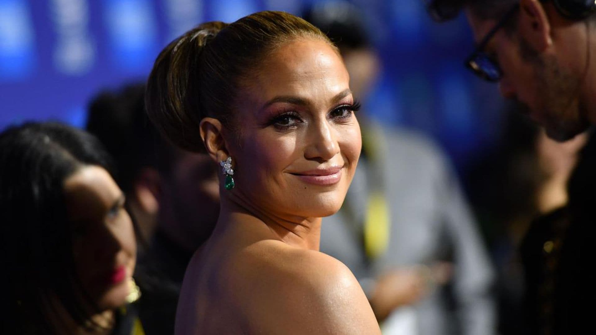 Jennifer Lopez shares rare photo with lookalike sister Lynda