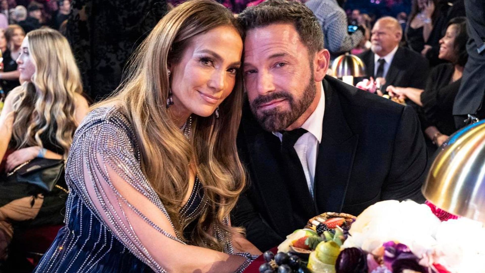 Jennifer Lopez makes her own Ben Affleck meme