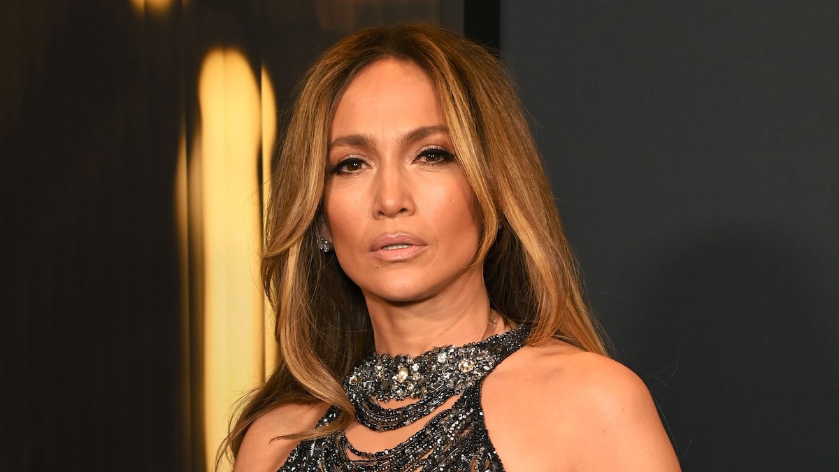 https://www.hola.com/us/horizon/landscape/4aa90acbaf6d-hollywood-california-jennifer-lopez-attends-the-2024-governors-awards-at-dolby-t.jpg?im=Resize=(1200)