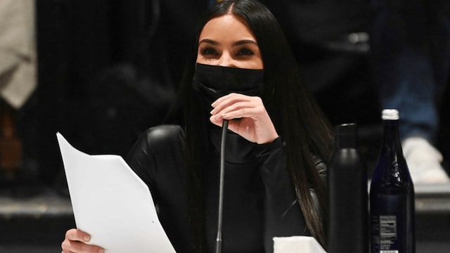 Kim Kardashian laughs at 'SNL' table read