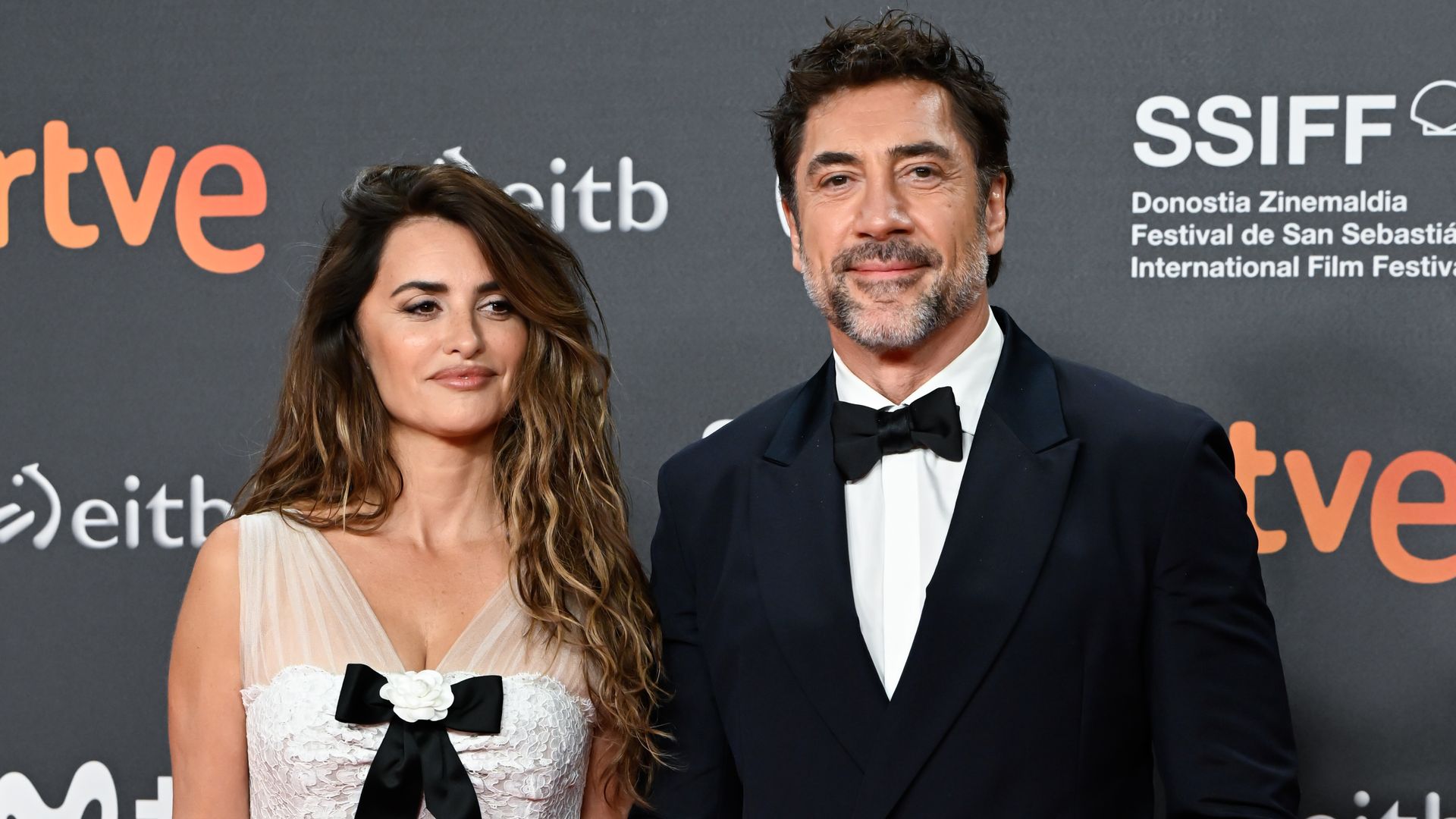 Javier Bardem gushes over Penelope Cruz in his acceptance speech at San Sebastian Film Festival; ''To a woman I love'