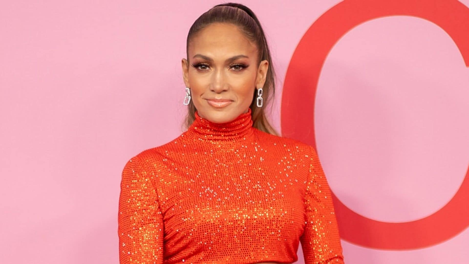 Jennifer Lopez pays tribute to her Bronx roots in her CFDA acceptance speech