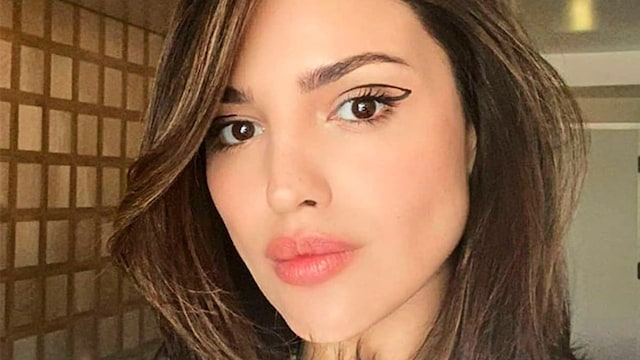 Eiza Gonzalez with the graphic eyeliner of the moment