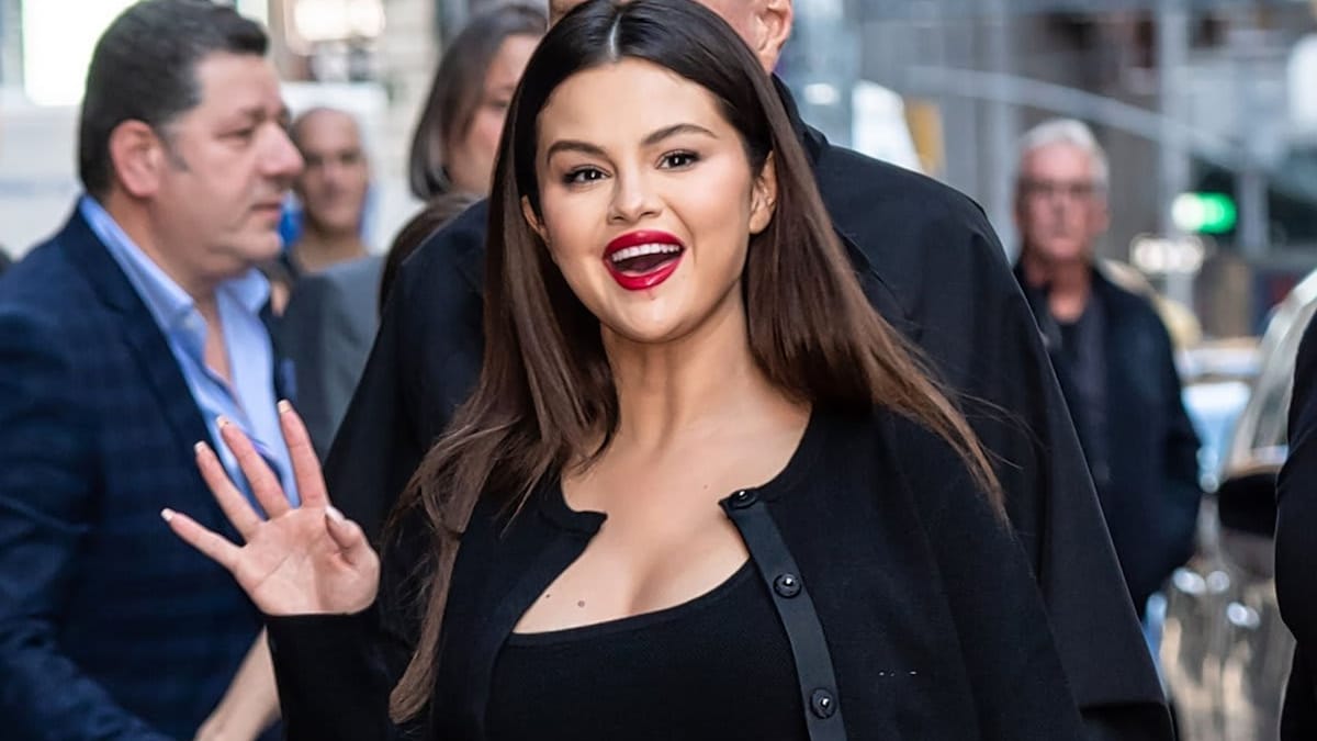 Selena Gomez gets spontaneous new piercing