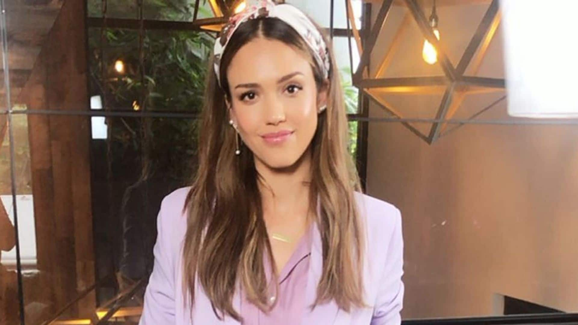 Jessica Alba has the secret to introducing clean liquid lip stains to your familia