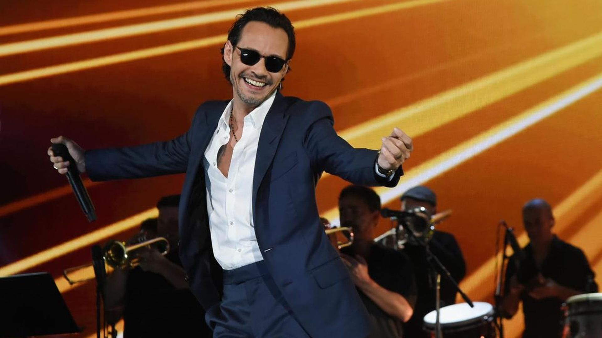 Marc Anthony gives his fans a special gift – and our jaws are on the floor