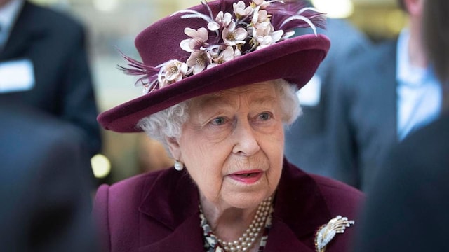 Queen Elizabeth heads to castle amid coronavirus pandemic