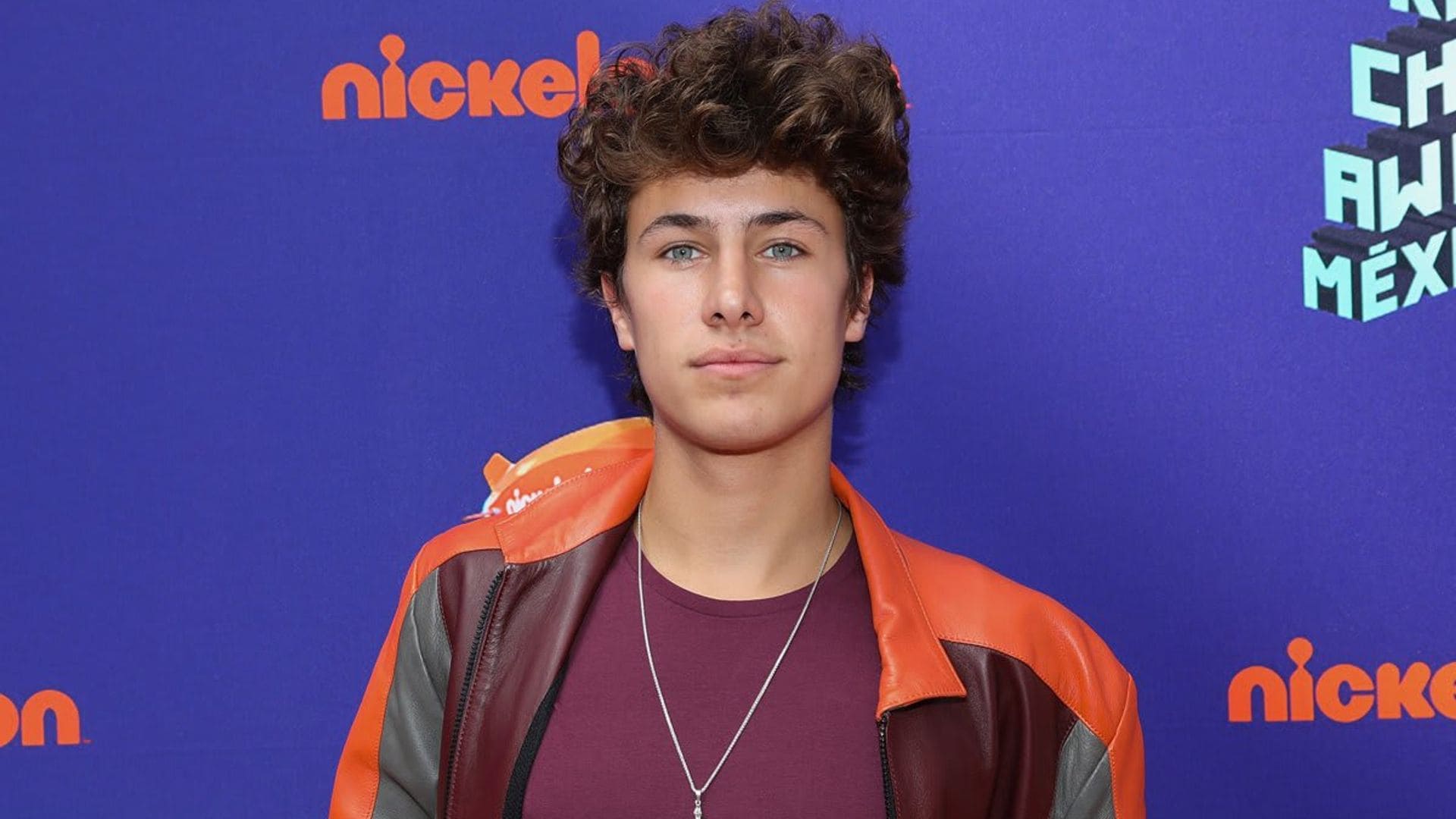 Juanpa Zurita shows off new abs and what two months in quarantine has done to his body