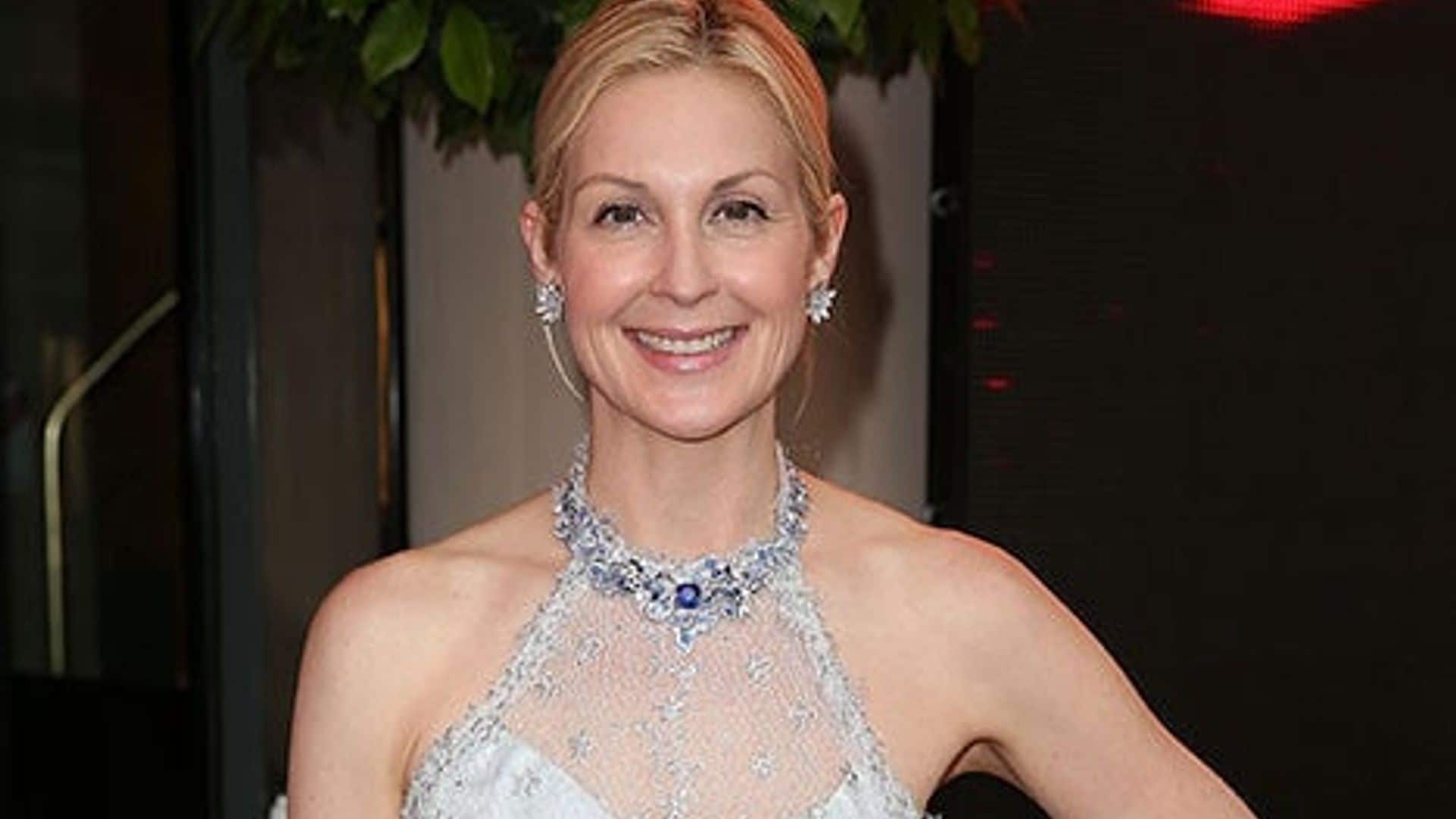 Kelly Rutherford awarded sole custody of her two children
