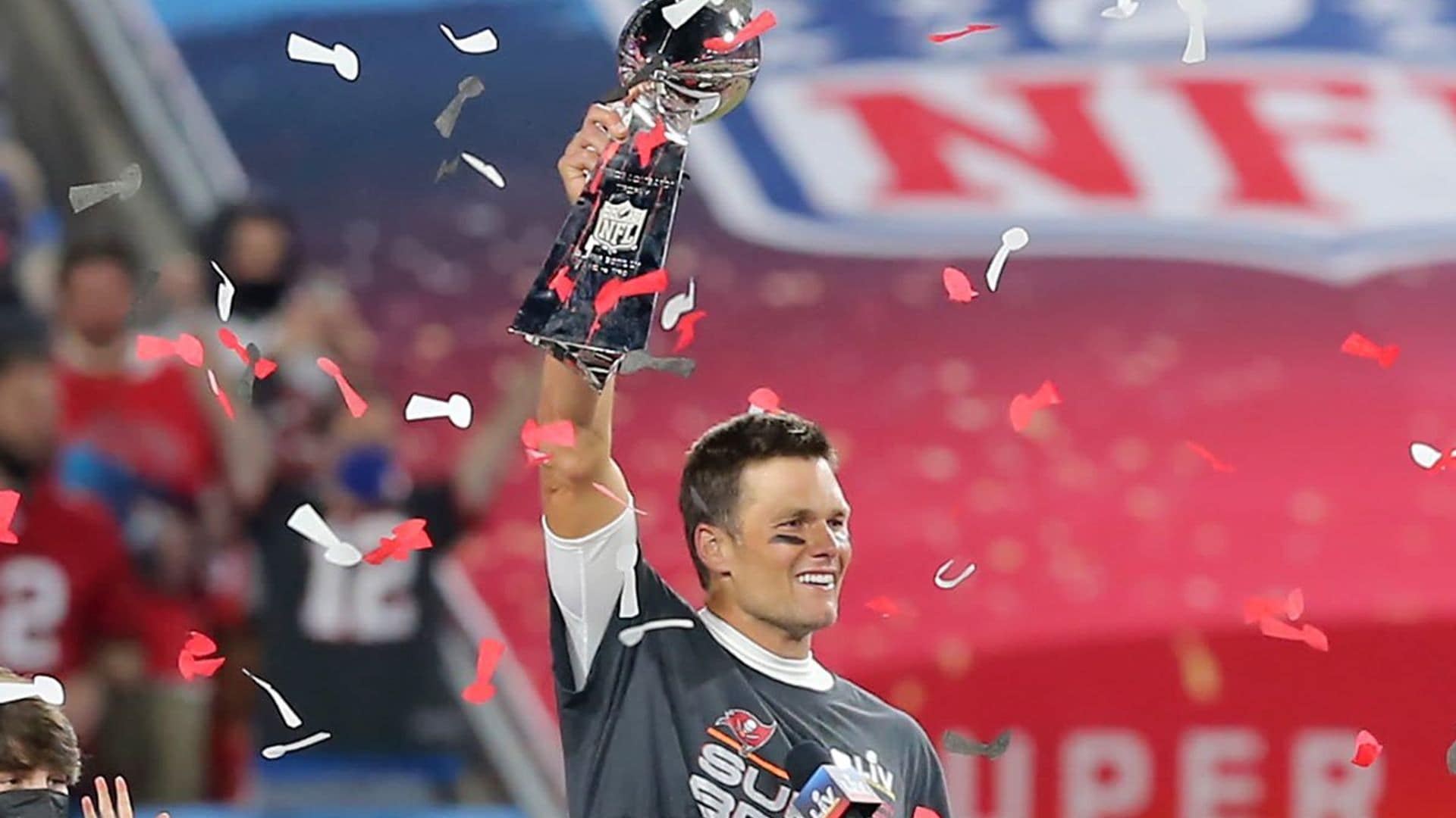 Super Bowl MVP Tom Brady (12) of the Buccaneers hoists the Lombardi Trophy after the Super Bowl LV.