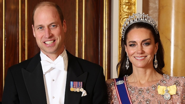 LONDON, ENGLAND - DECEMBER 05: (EDITORIAL USE ONLY) (L-R) Queen Camilla, King Charles III, Prince William, Prince of Wales and Catherine, Princess of Wales pose for a photograph ahead of The Diplomatic Reception in the 1844 Room at Buckingham Palace on December 05, 2023 in London, England. (Photo by Chris Jackson/Getty Images For Buckingham Palace)