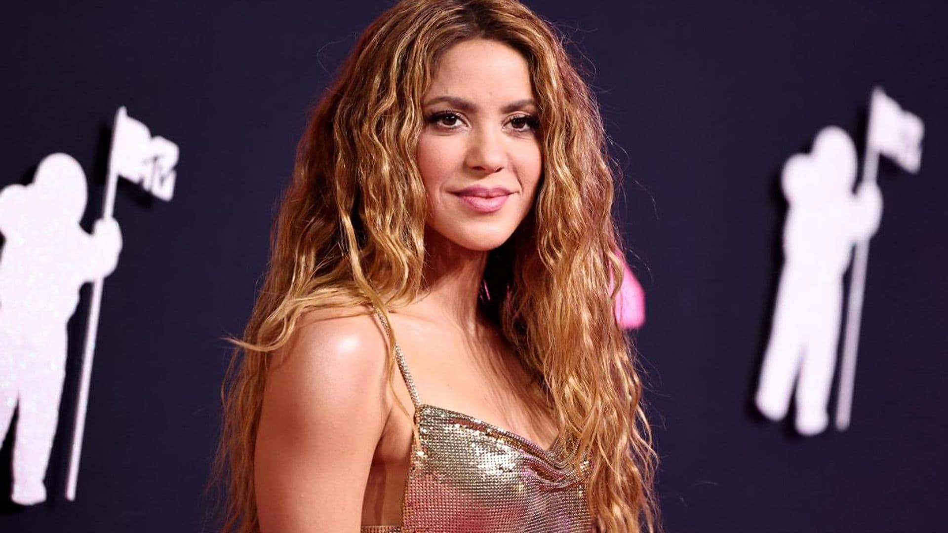 Shakira’s favorite casual look includes platform sneakers and baggy pants