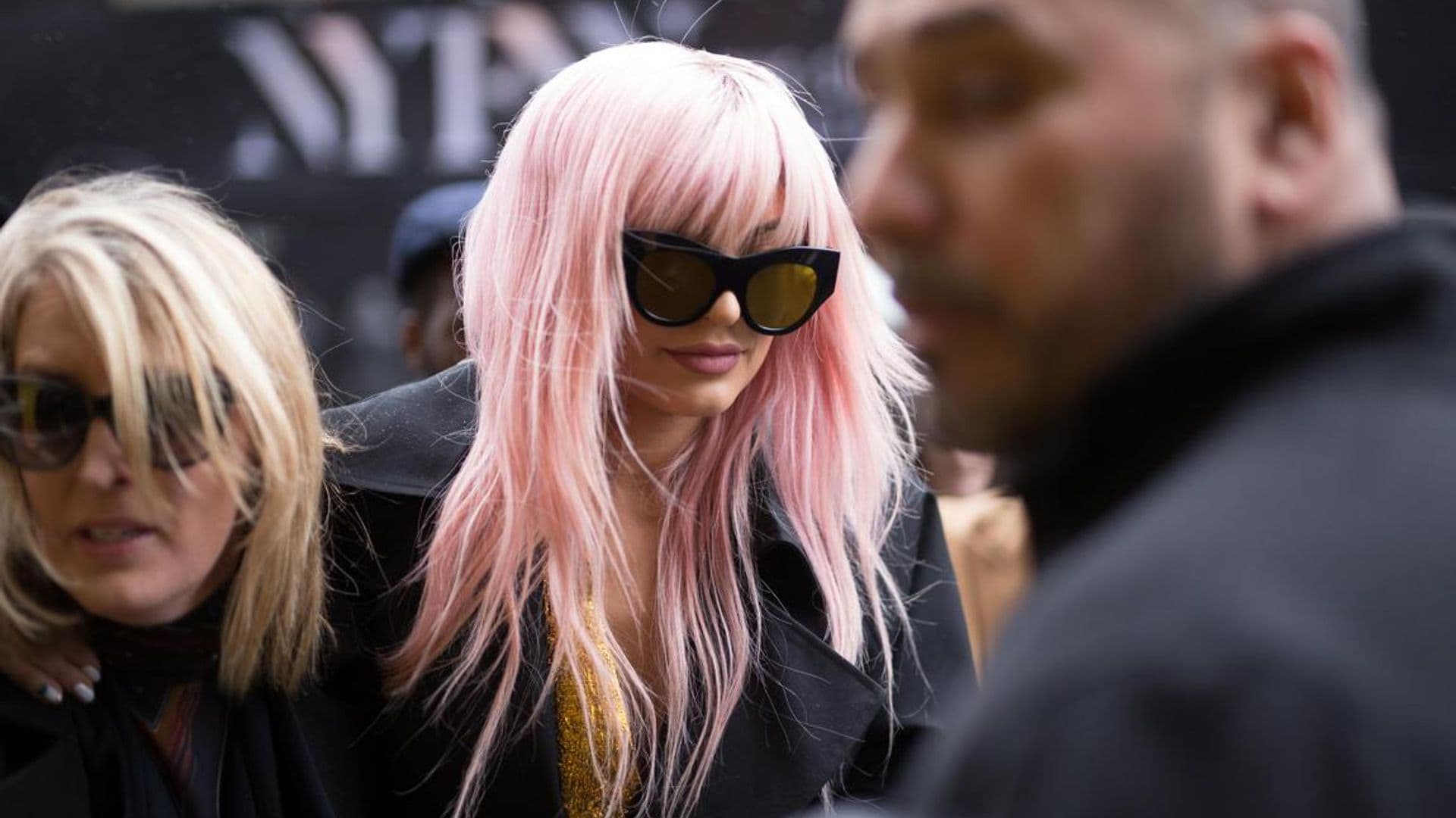 10 celebrities who have or had pink hair and they look cool!