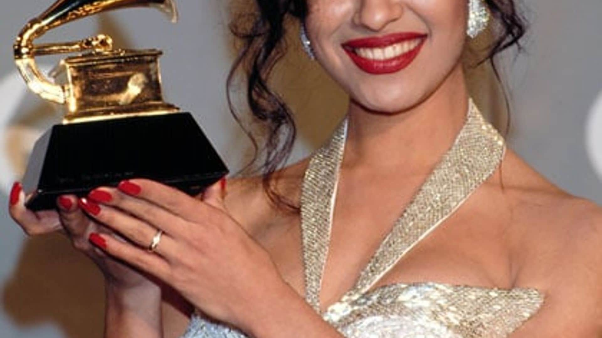 Here's How To Get Selena Quintanilla's Grammy Beauty Look