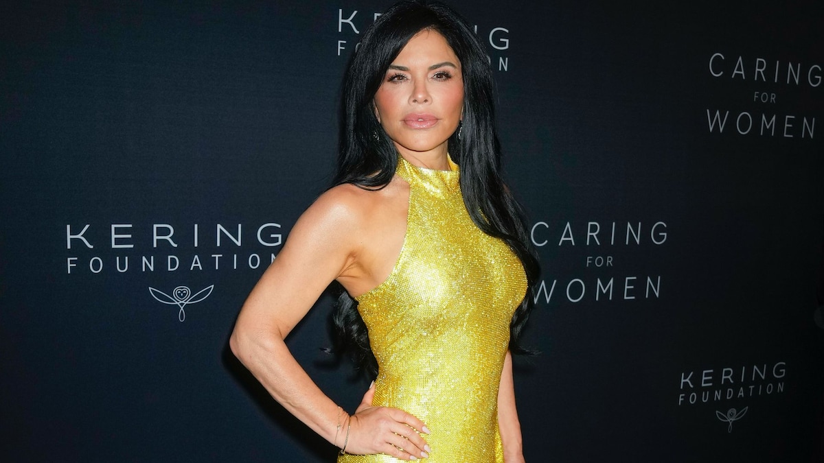 Lauren Sanchez turns heads in the perfect Christmas dress and diamond jewelry