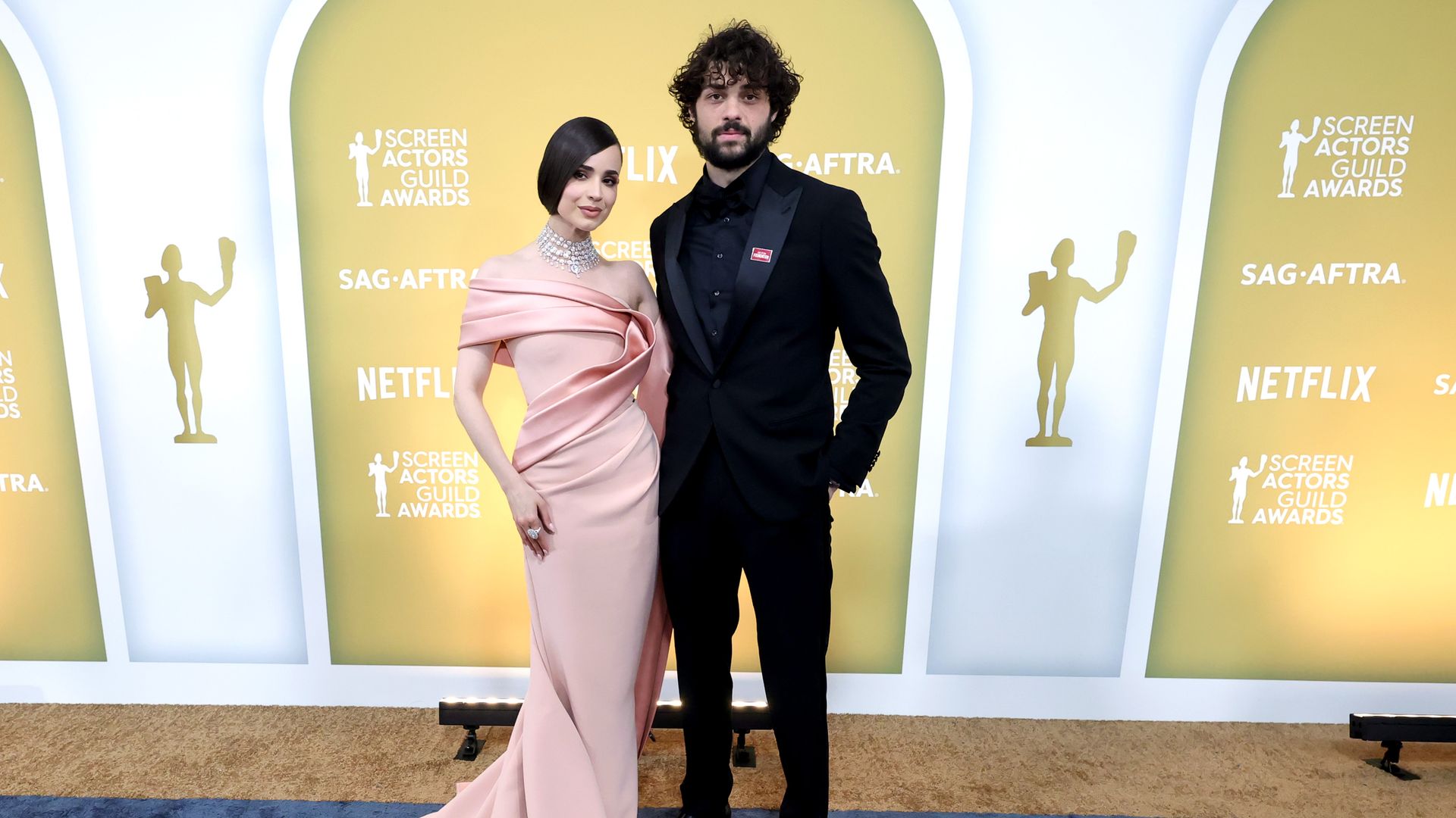 Sofía Carson and Noah Centineo: The new faces of SAG Awards 2025