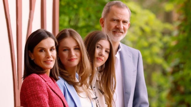 New photos of Spanish royal family released to mark anniversary