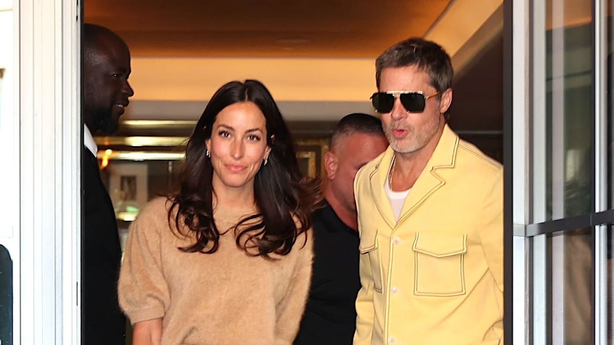 Brad Pitt and Ines de Ramon plan an intimate, family-filled Thanksgiving