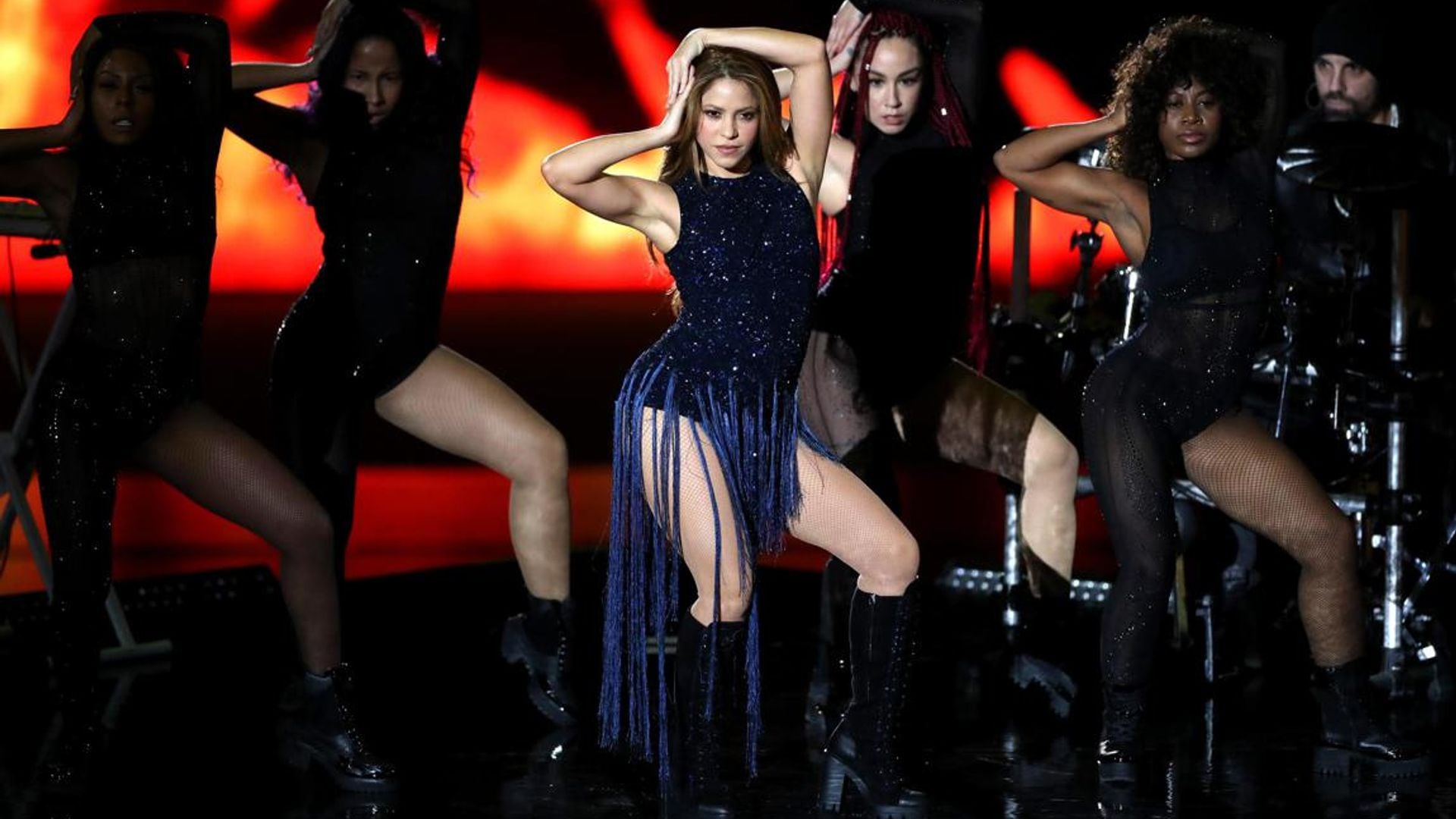 Shakira announces new music with a striking new look, see it here!