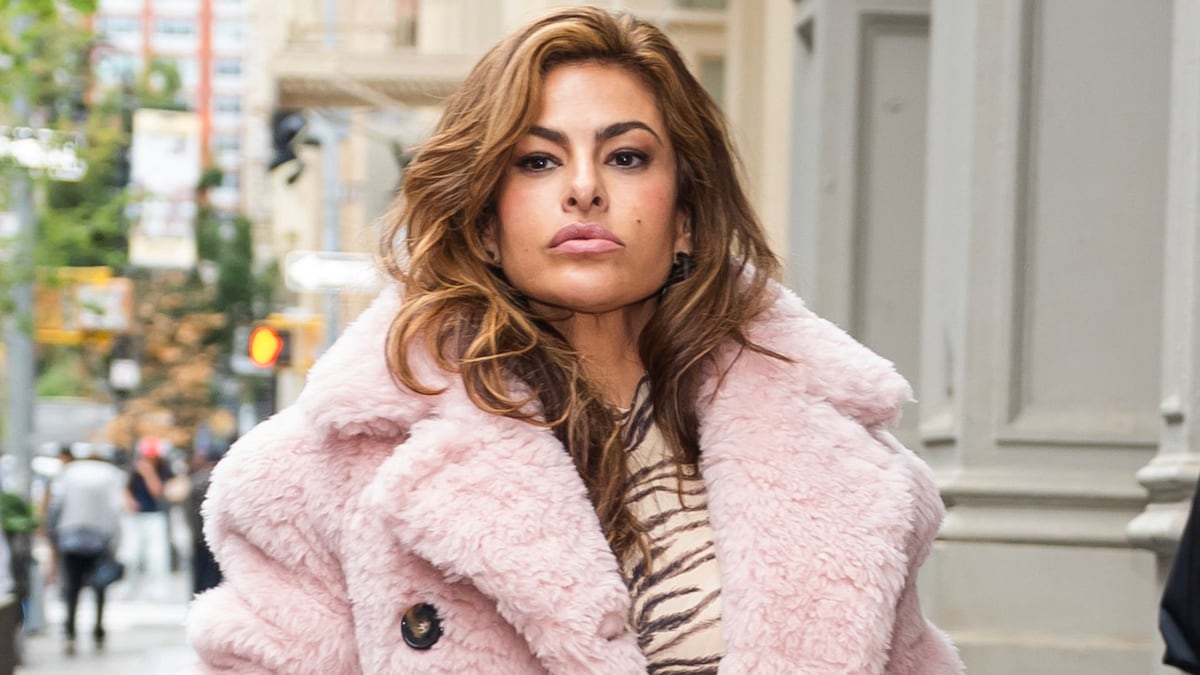 https://www.hola.com/us/horizon/landscape/62006871dbb1-new-york-new-york-eva-mendes-is-seen-in-soho-on-september-18-2024-in-new-york-ci.jpg?im=Resize=(1200)