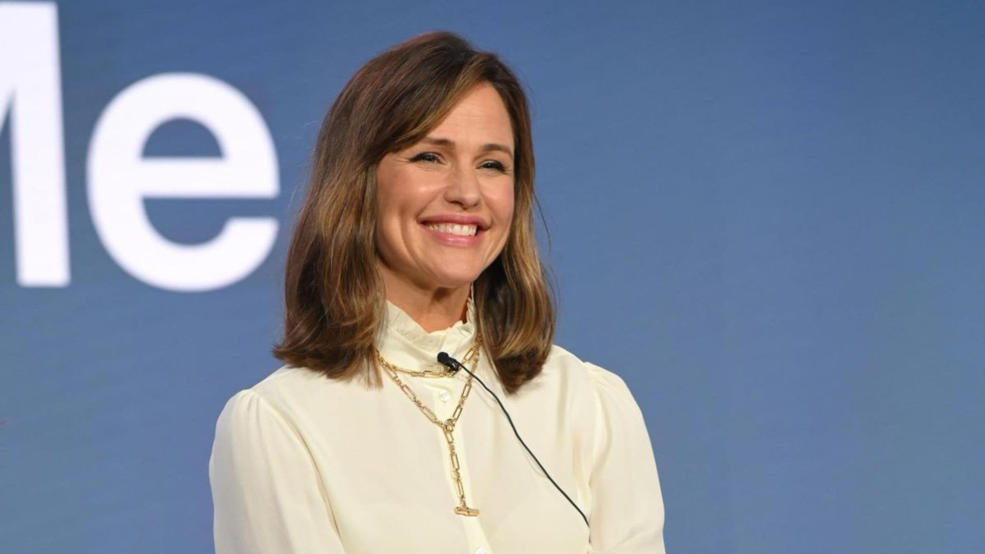 Jennifer Garner shares a workout that her kids make fun of