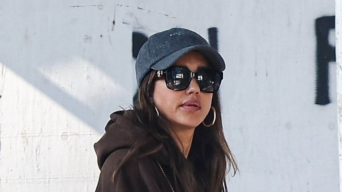 Jessica Alba fuels rumors after another outing without her wedding ring