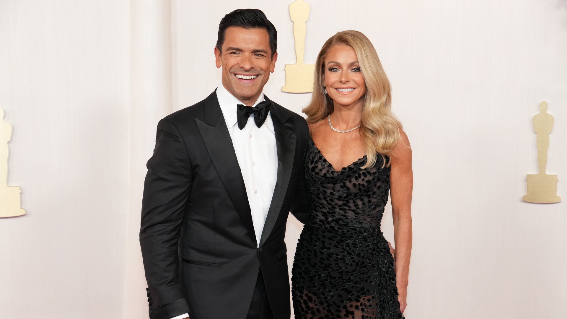 Kelly Ripa's shocking Christmas confession about husband Mark Consuelos: 'You've never seen anything like it'