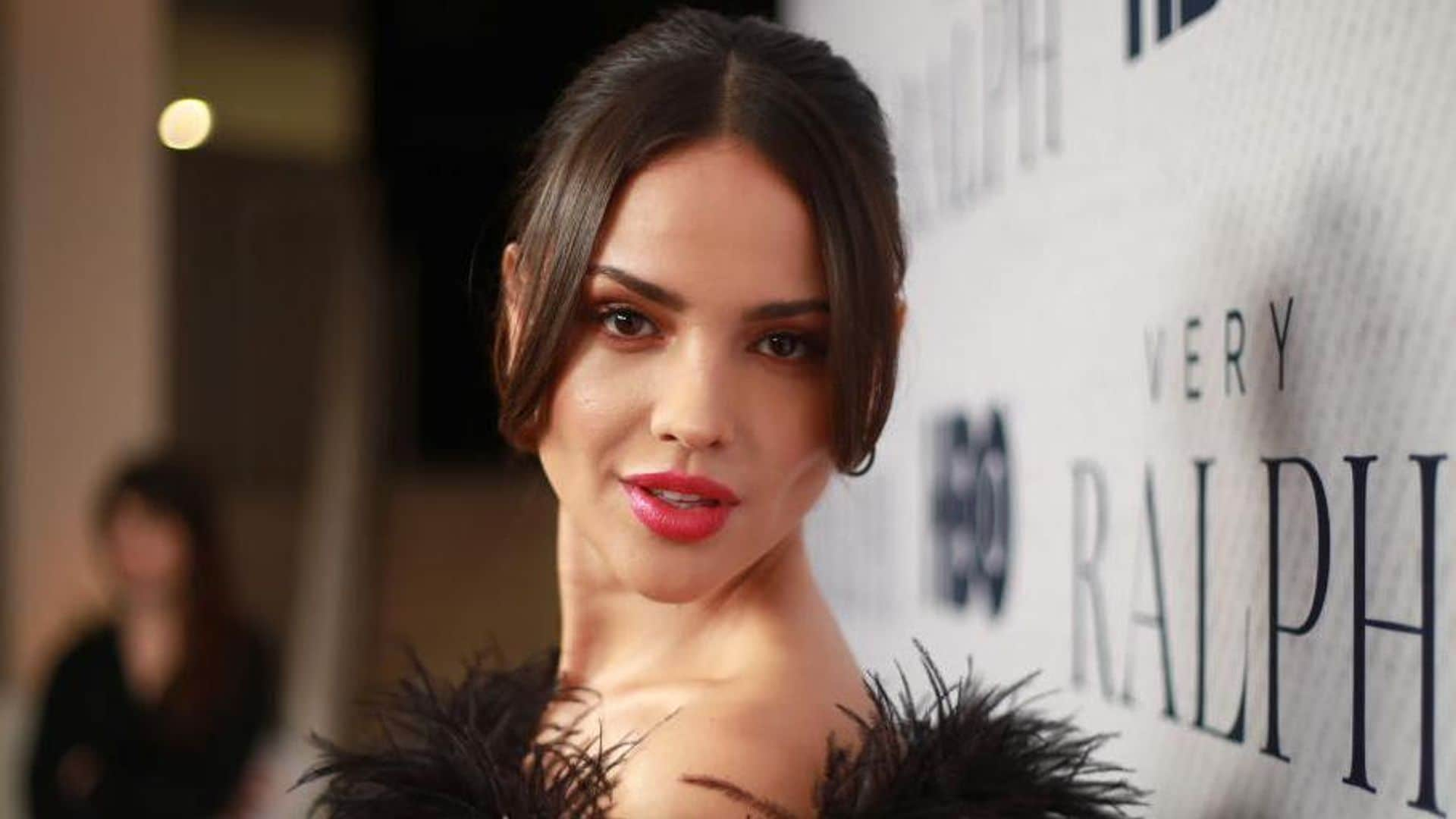 Eiza Gonzalez shows us her beauty routine, in just eight minutes!